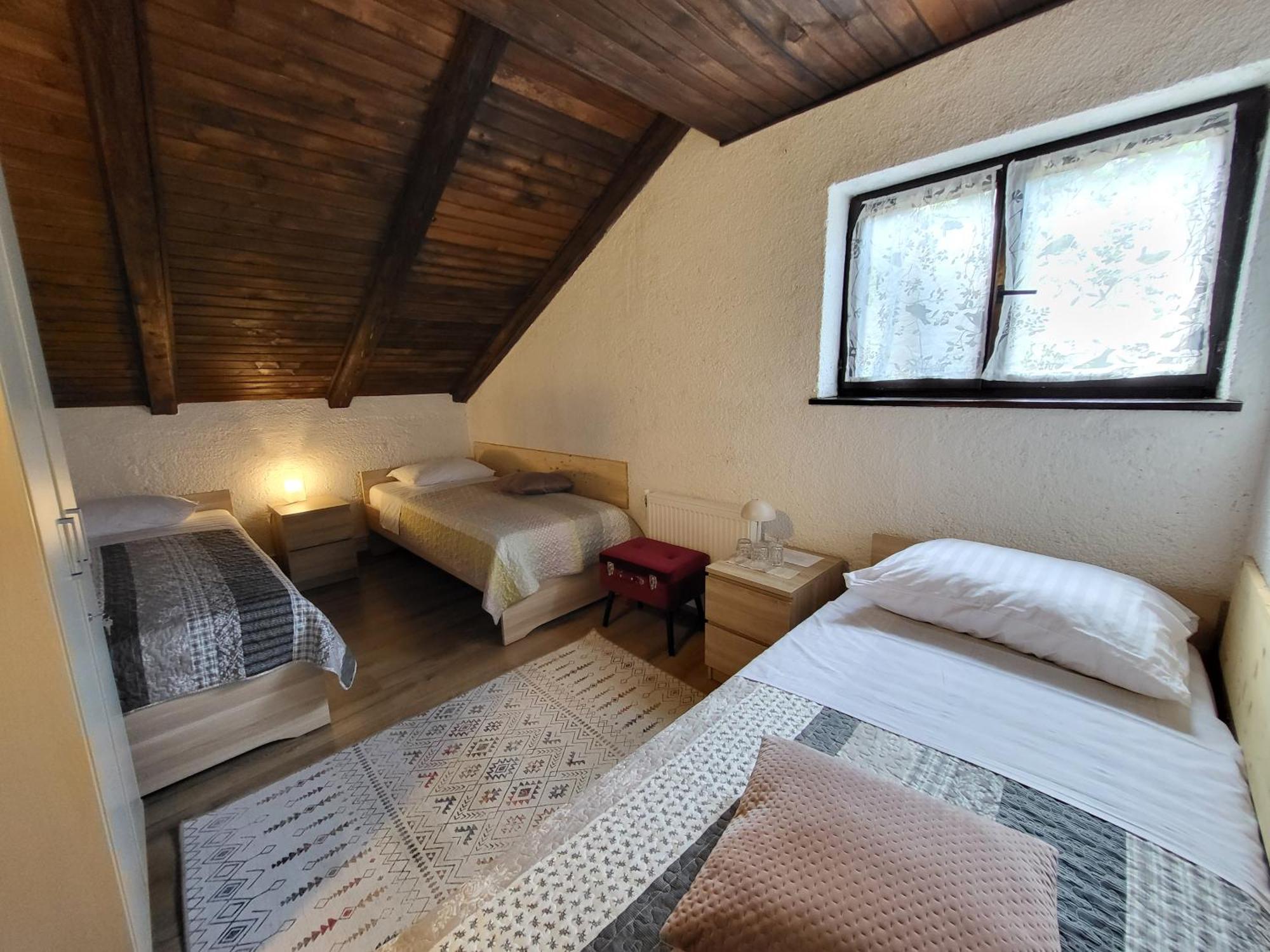 Koca Sredi Gozda Hotel Kanal ภายนอก รูปภาพ