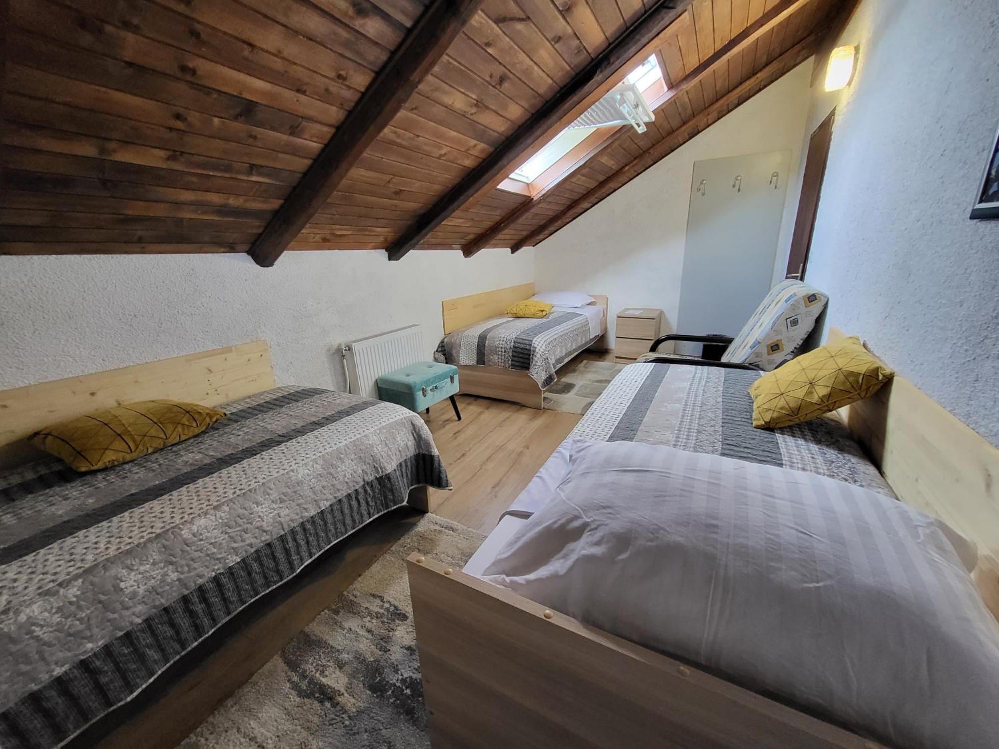 Koca Sredi Gozda Hotel Kanal ภายนอก รูปภาพ