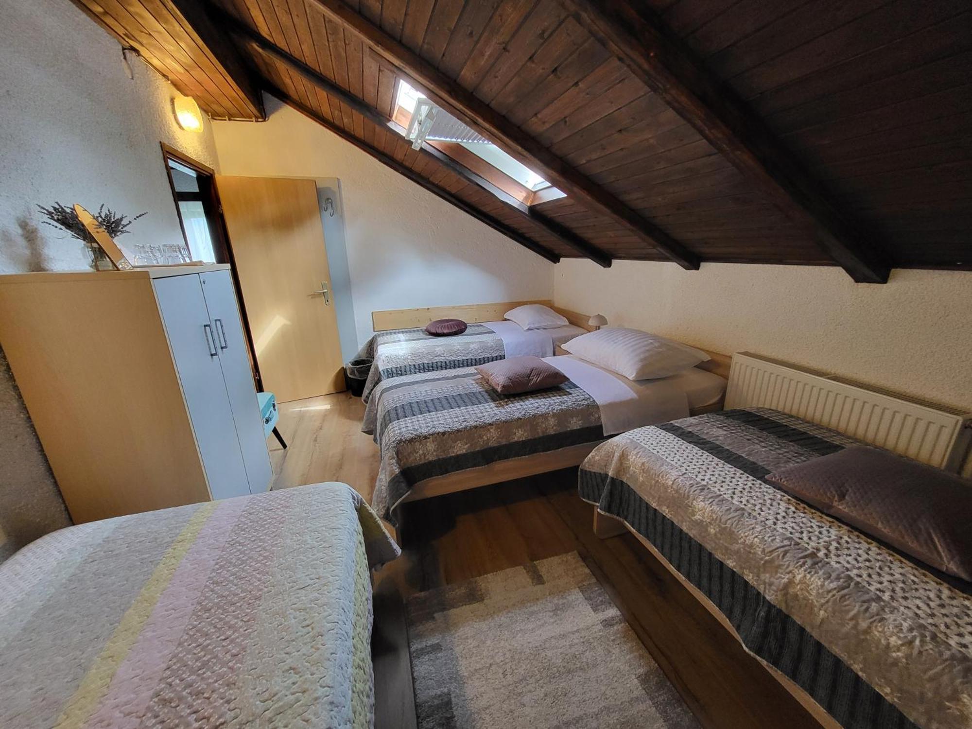 Koca Sredi Gozda Hotel Kanal ภายนอก รูปภาพ