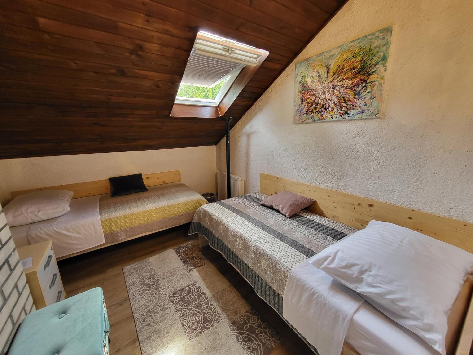 Koca Sredi Gozda Hotel Kanal ภายนอก รูปภาพ